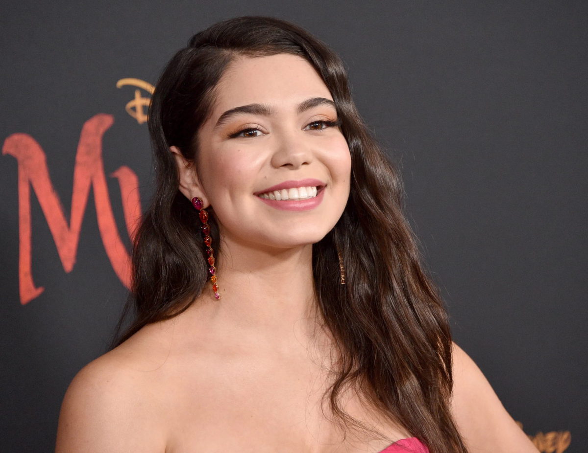 Aulii Cravalho From Moana To Mermaids Get The Goss